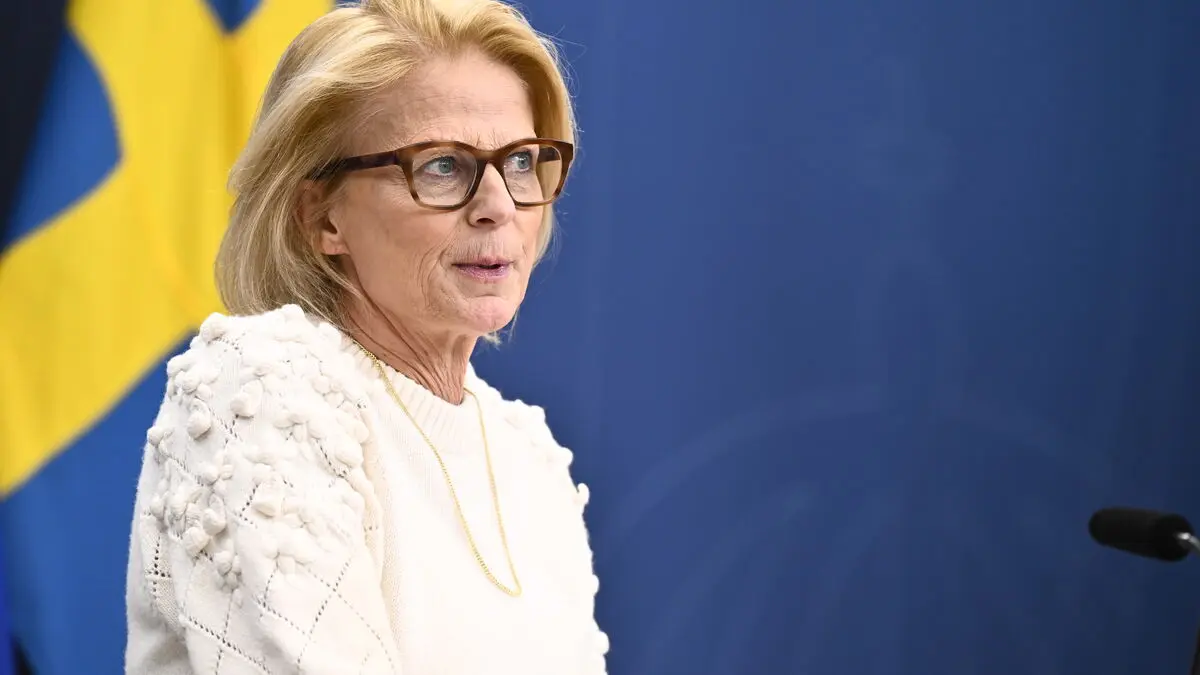 Government more gloomy about jobs - "some wait and see"