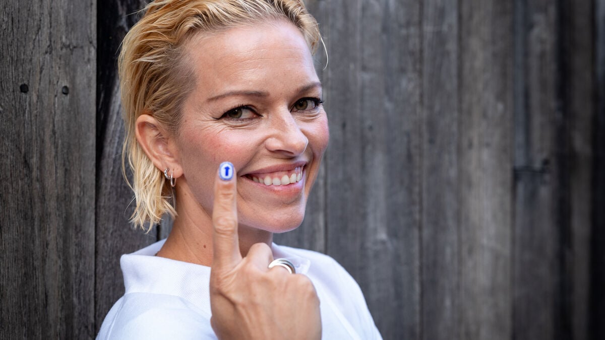 Petra Marklund returns with new music after six years, album Vita huset due in March