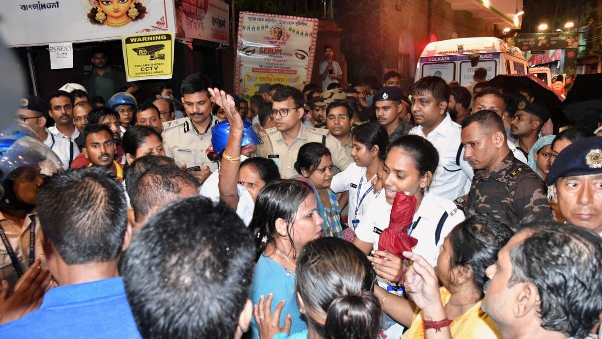 Storm-Related Crowd Crush at India’s Durga Puja Festival Kills at Least 17