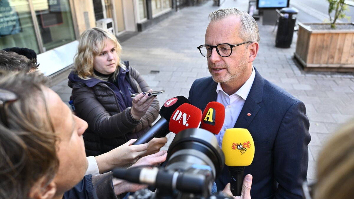 Social Democrats and Moderates prepare for government showdown after close election result