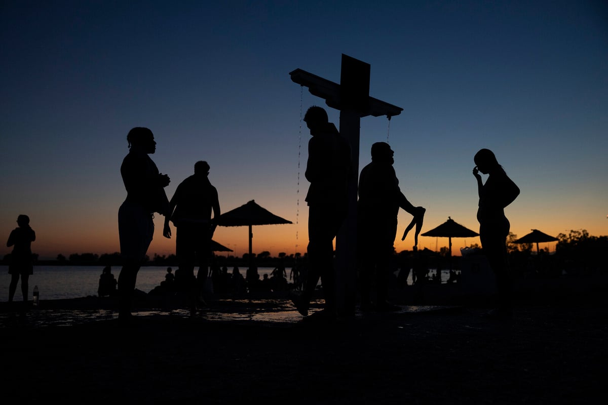 Europe Faces Intense Heatwaves: Record Temperatures and Fires Persist