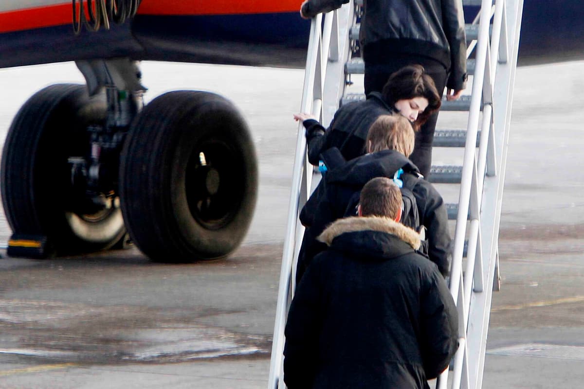 Russian Journalists Served Chicken Kyiv on Alaska Summit Flight