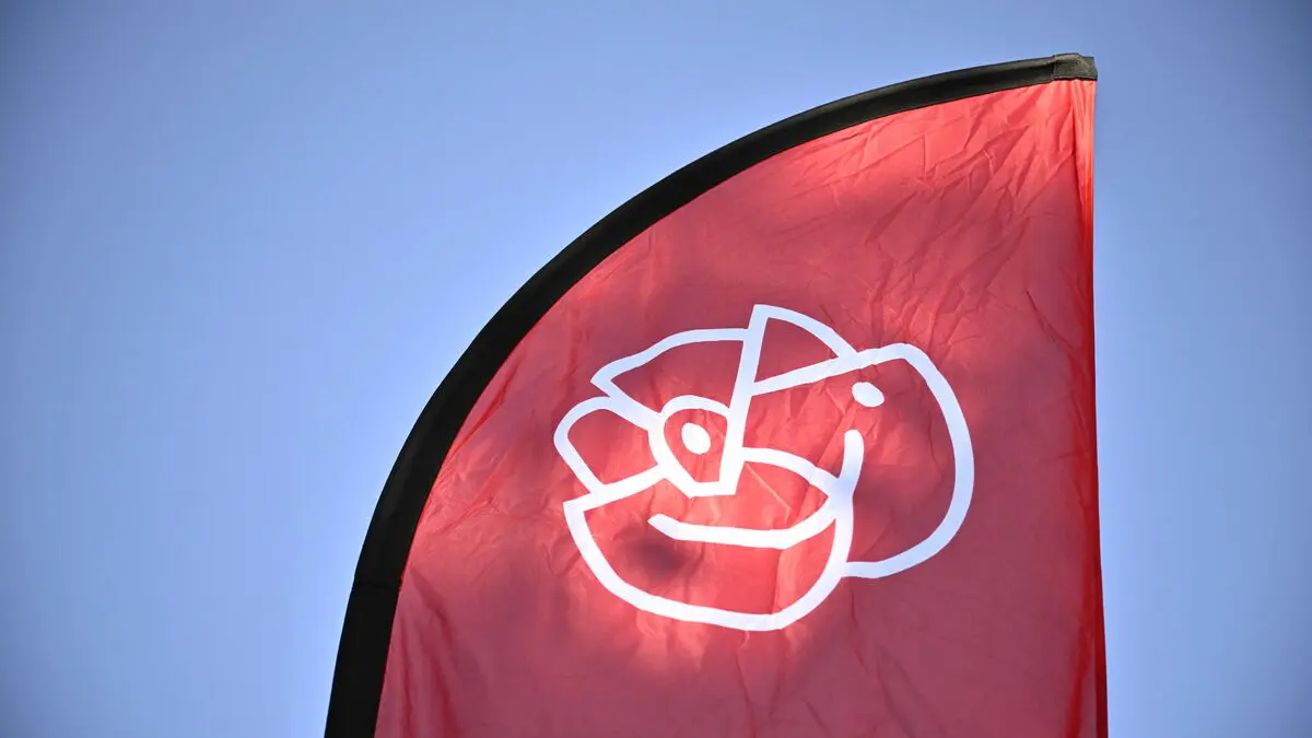 Social Democrats' office in Sölvesborg vandalized, man detained for attempted arson