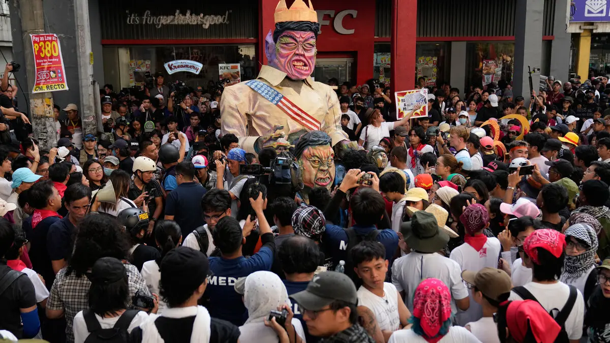 Thousands demonstrate in Manila