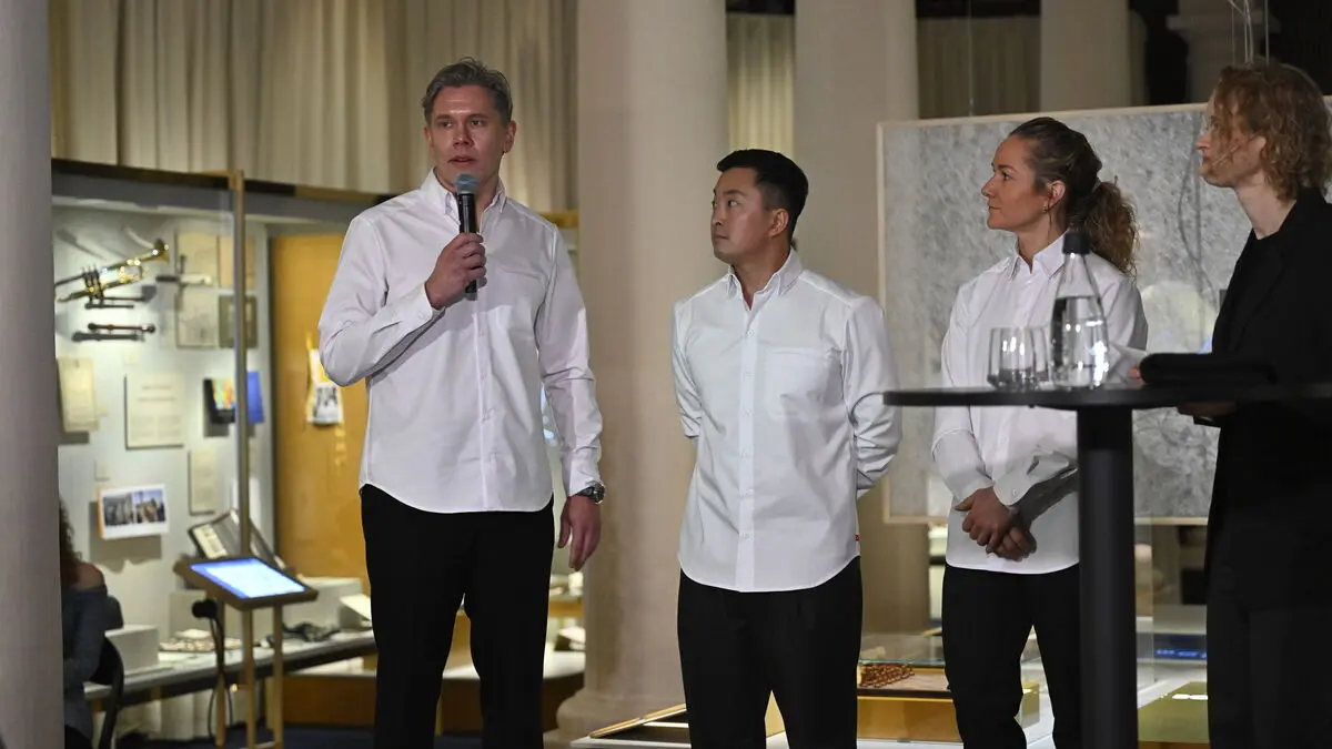 They fix the food at the party of the partygoers