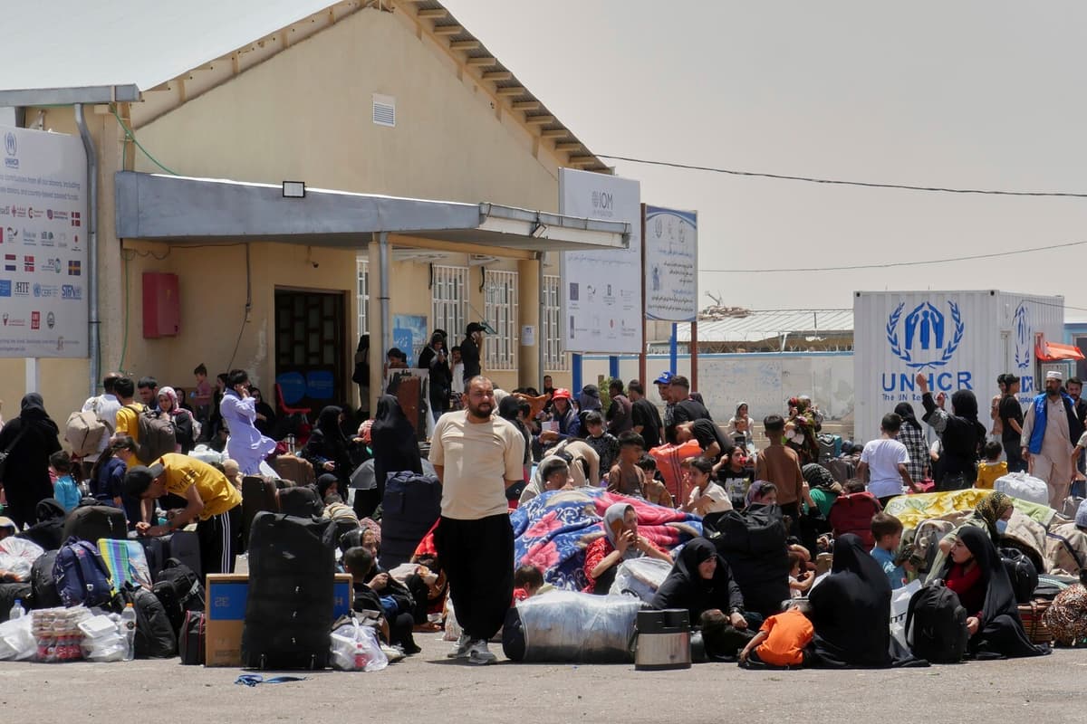 Hundreds of Thousands of Afghans Return from Iran This Year