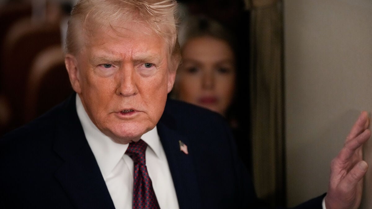 Trump orders punitive 25 percent tariffs on countries that trade with Iran