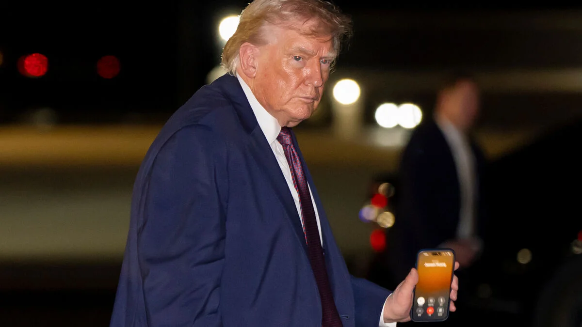 Democrats Demand Answers on Trump’s Use of AI Chatbots and Presidential Records