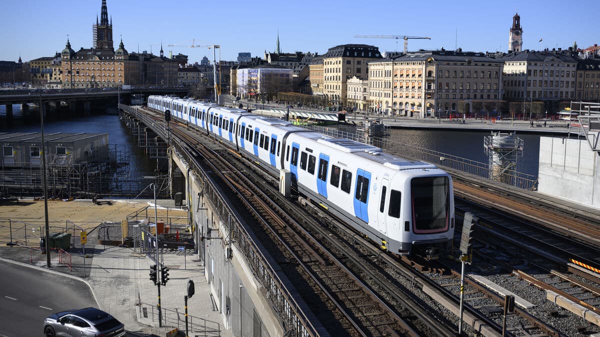 Continued chaos in Stockholm's metro as signal fault disrupts red and green lines
