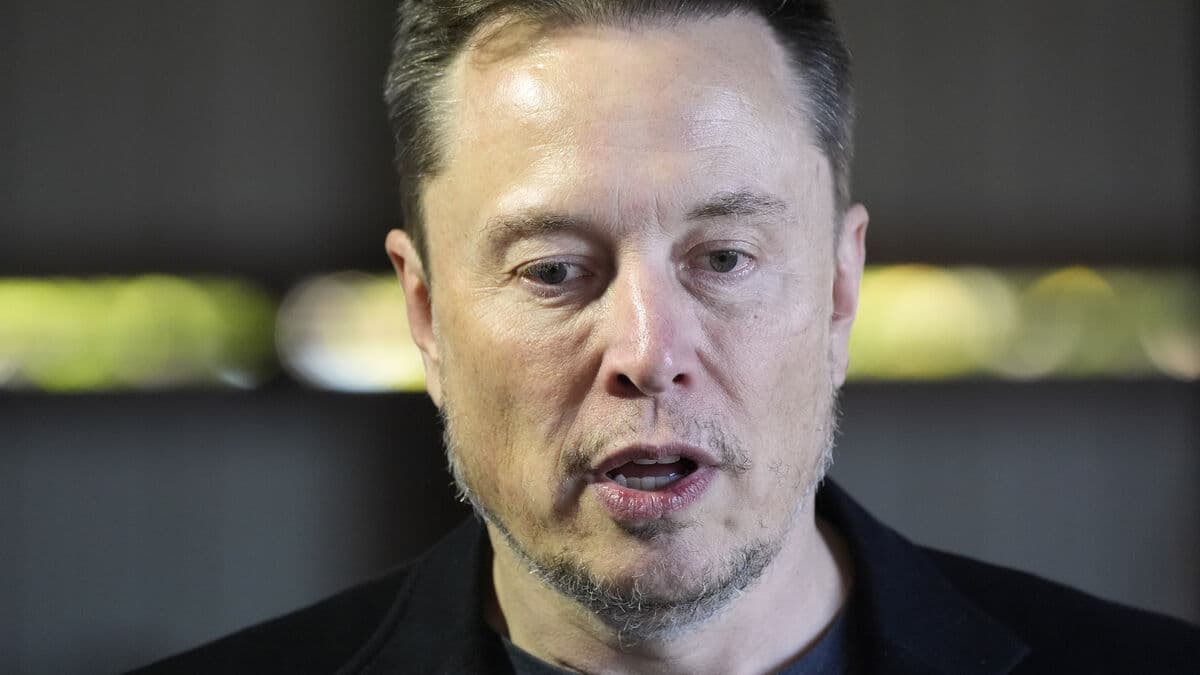 Tesla Chairman Urges Approval of
