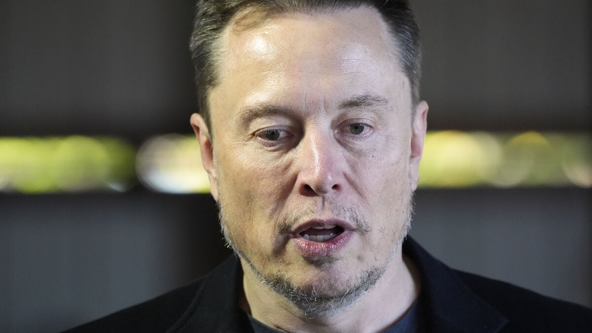 Tesla Chairman Urges Approval of Musk's $1,000 Billion Compensation
