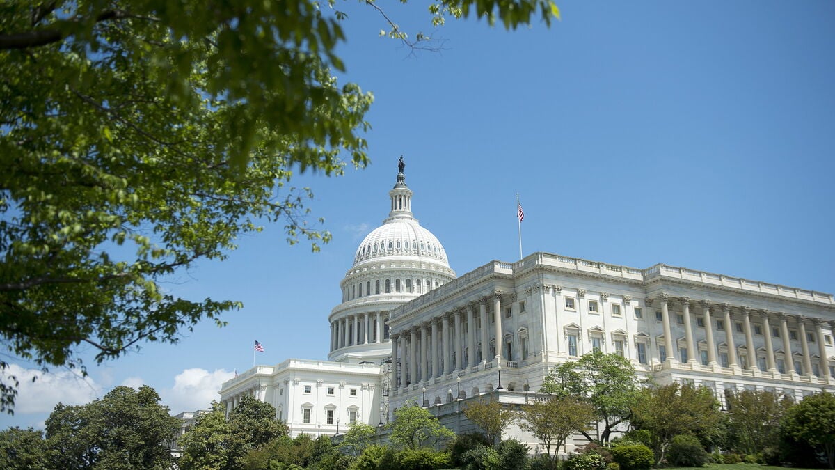 Bipartisan Senators Urge Trump to Halt Plan to Buy Diesel From Russia