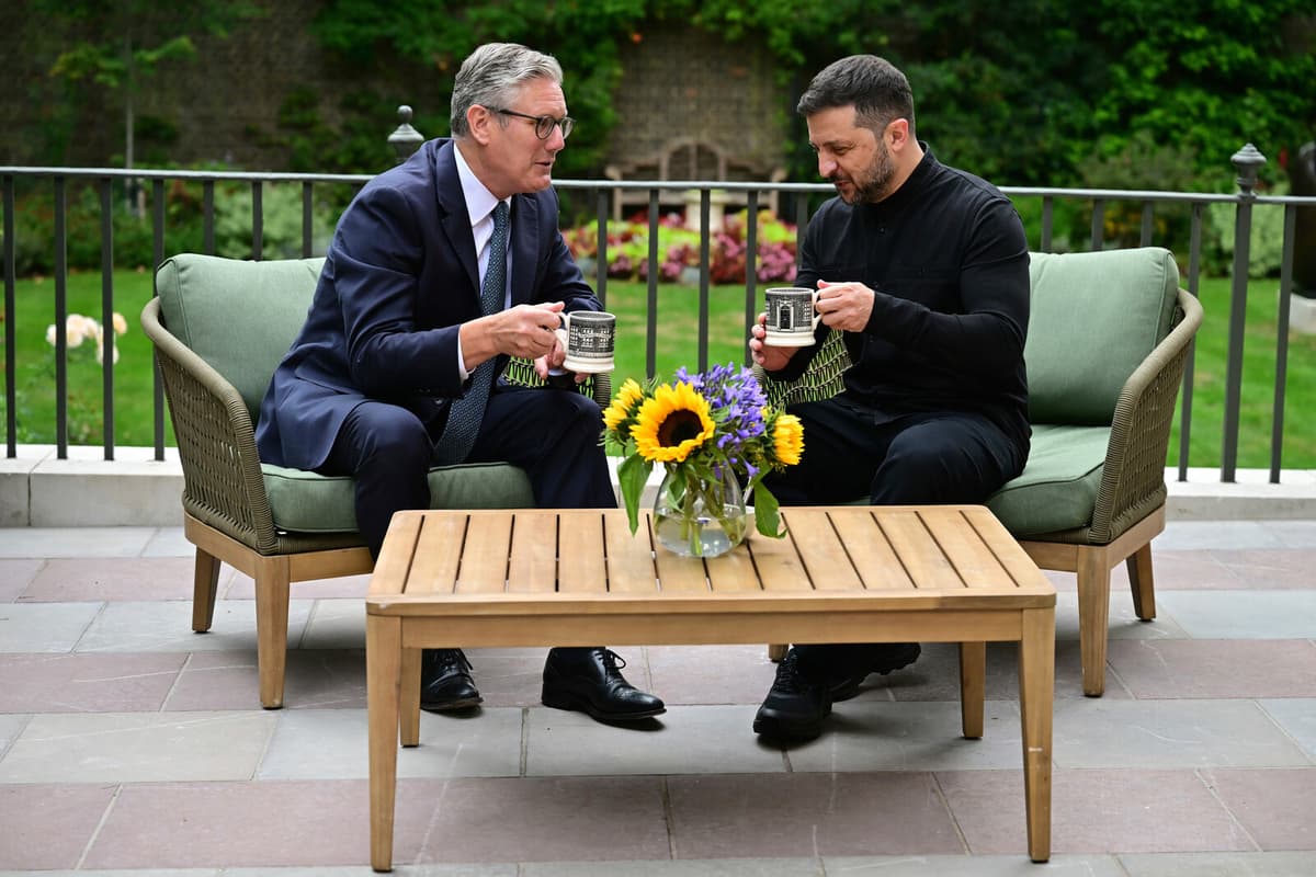 Zelenskyj Meets Starmer at Downing Street Ahead of Alaska Summit