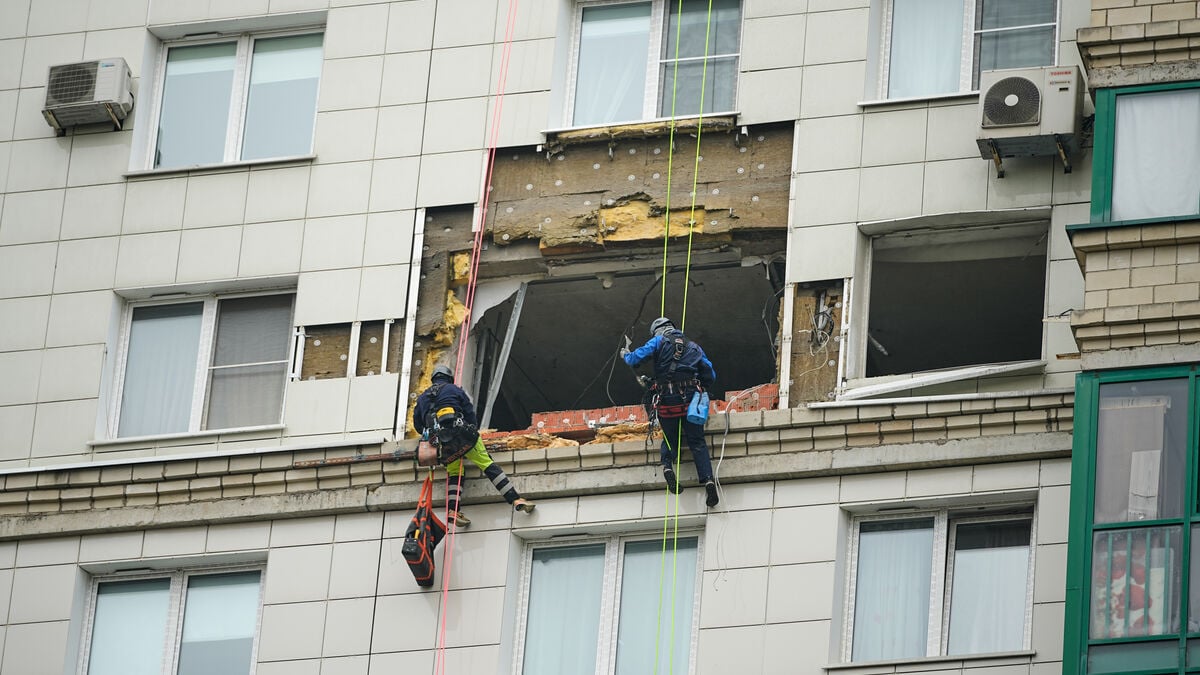 Ukrainian Drone Attack Hits Building in Moscow Suburb