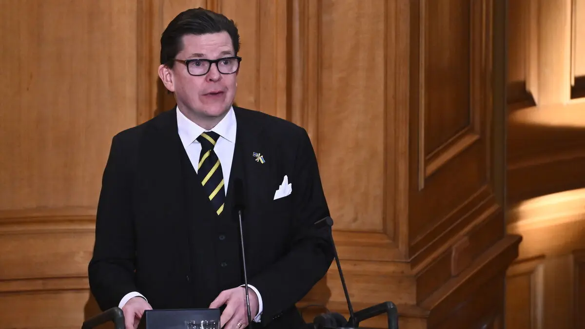 Student threw a banana at the Speaker of the Riksdag, Andreas Norlén, during a lecture at a high school in Norrköping