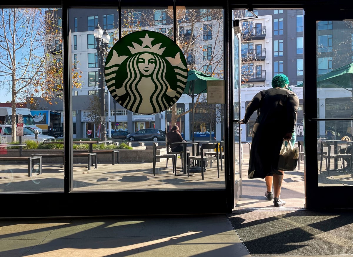 Starbucks Reduces Tea Prices in China Amid Market Competition