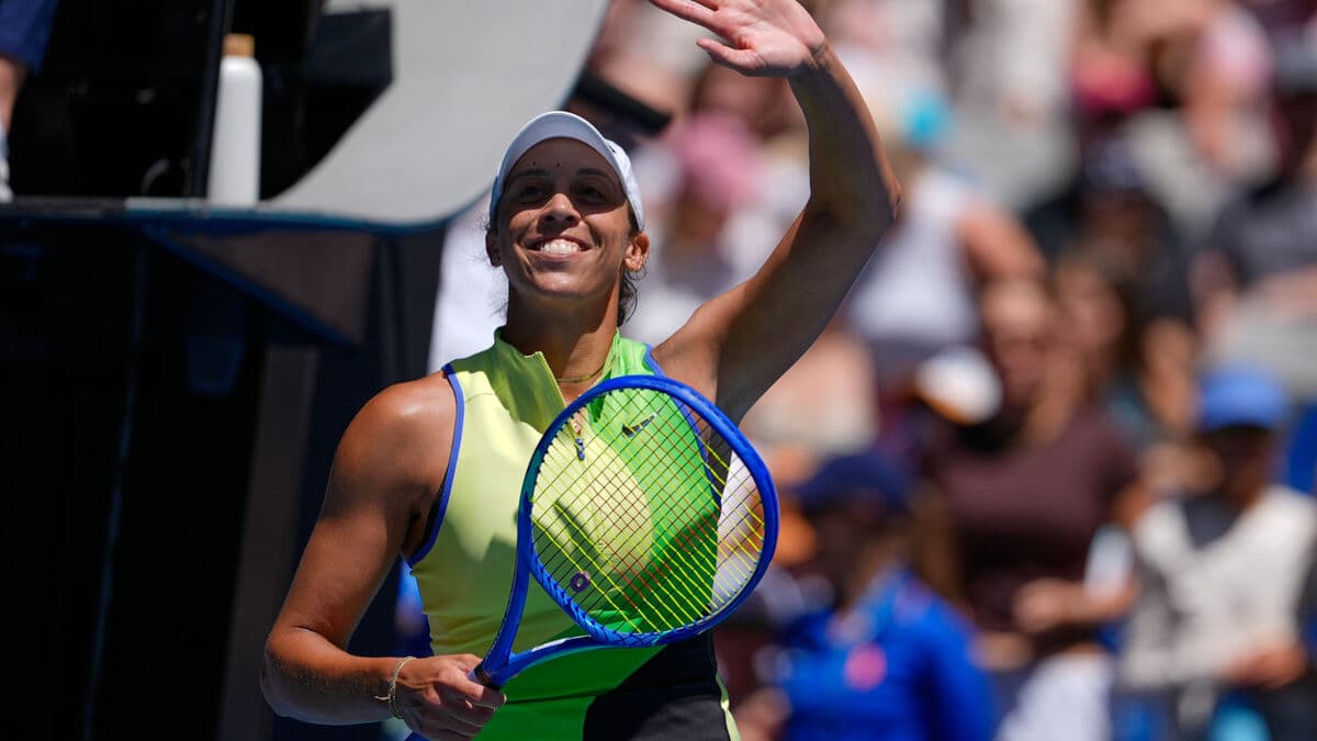 Last year's winner advances to third round of the Australian Open