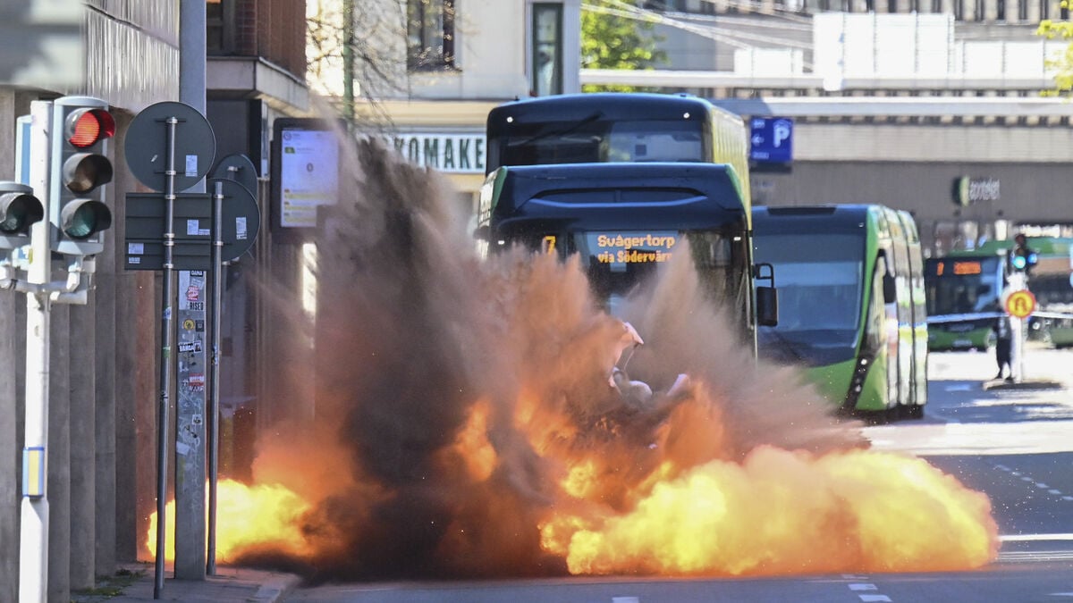 Live hand grenade in Malmö detonated by police