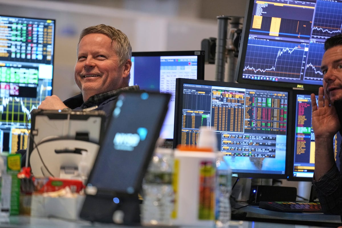 Stockholm Stock Exchange Surges Amid Trump Tariff Pause, Uncertainty Remains