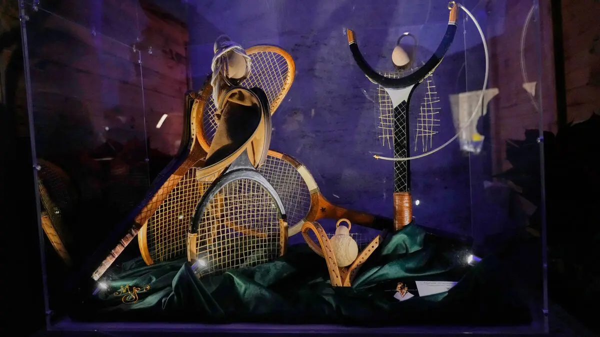The Pope's Nativity Scenes: Mary as a Tennis Racket
