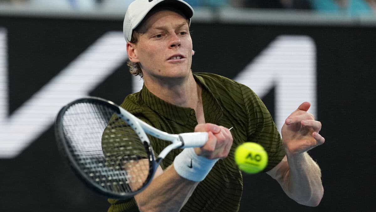 Sinner easily advances at Australian Open, beats compatriot Darderi