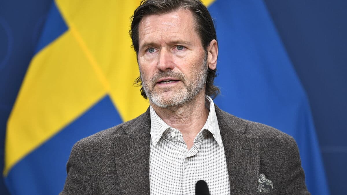 Liberals demand Riksdag debate after Left Party Pride slogan about police