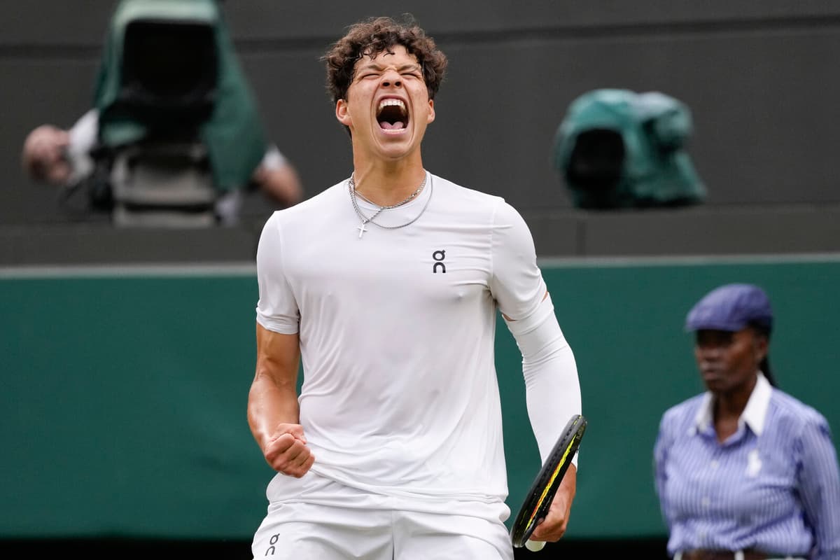 Ben Shelton Wins Wimbledon Match in 70 Seconds, Apologizes to Fans