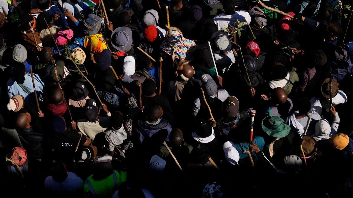 South Africa on alert as xenophobic deadline expires, violence feared