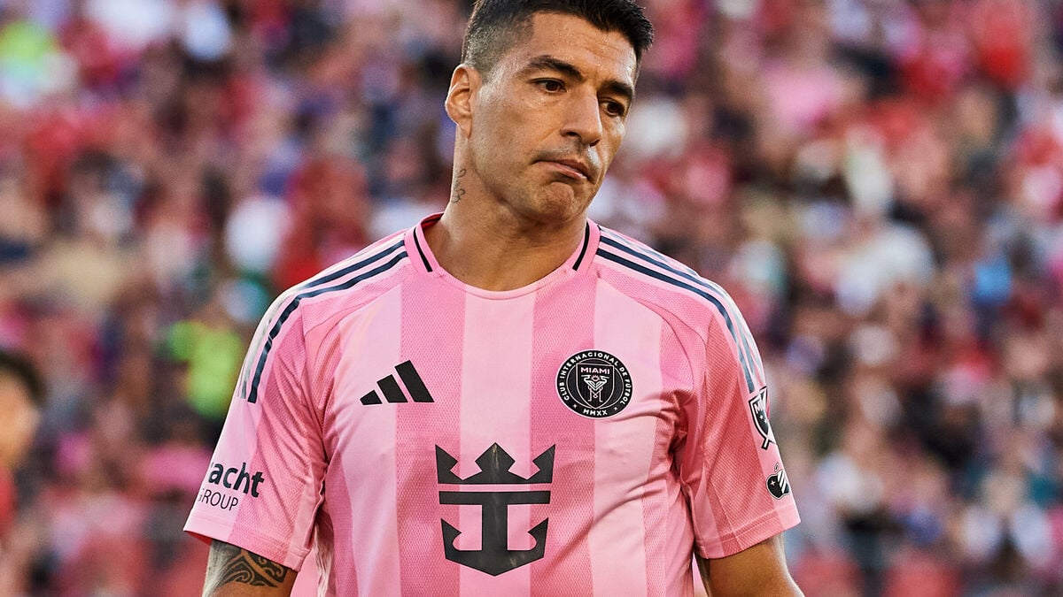 Suárez suspended again – kicked opponent