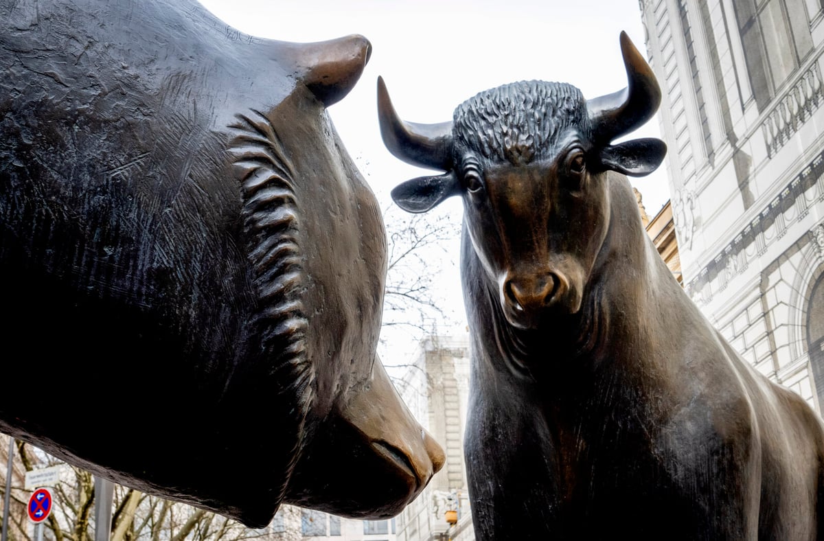 US Stock Market Sees Mixed Results as Trade War Concerns Loom
