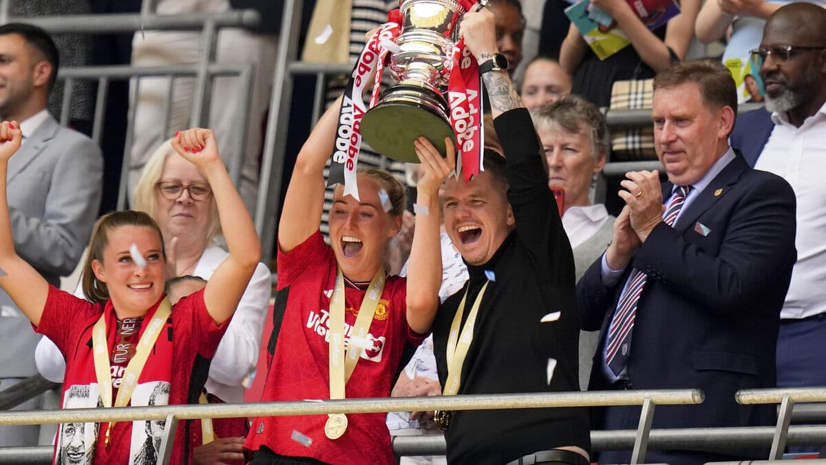 Manchester United women part ways with coach Marc Skinner ahead of Super League season