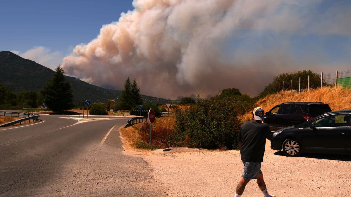 166,000 Evacuated as Wildfires Spread in France and Spain