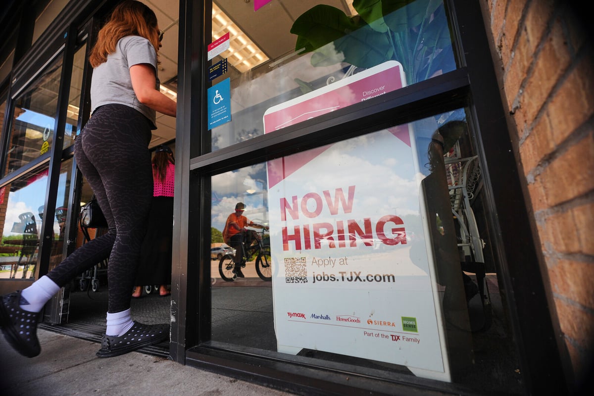Trump Fires Statistics Chief Over Weak US Job Figures