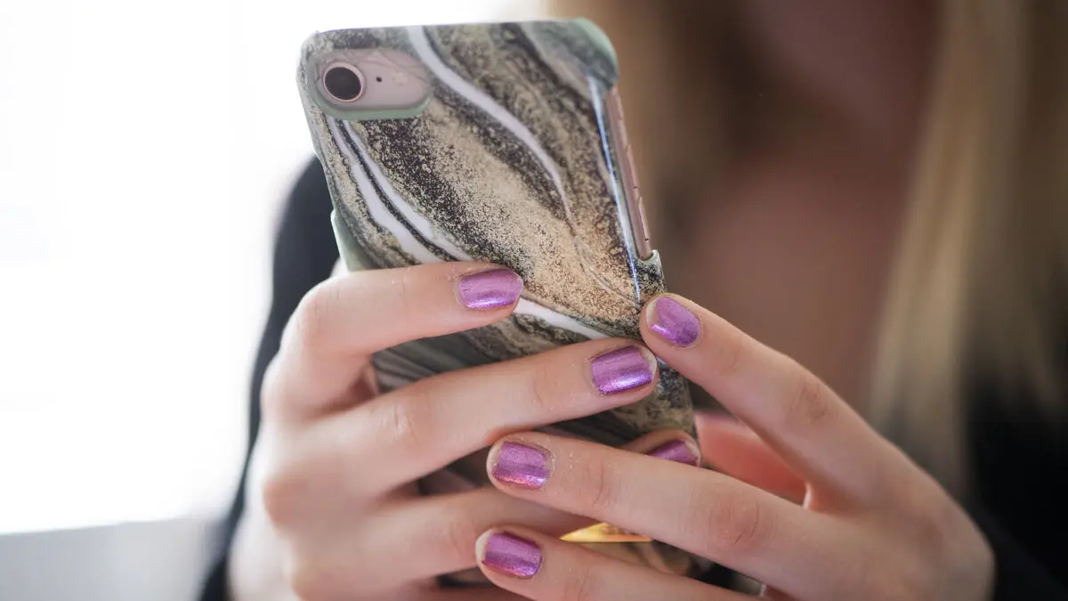 Swedes doubt AI – but still ask for love advice