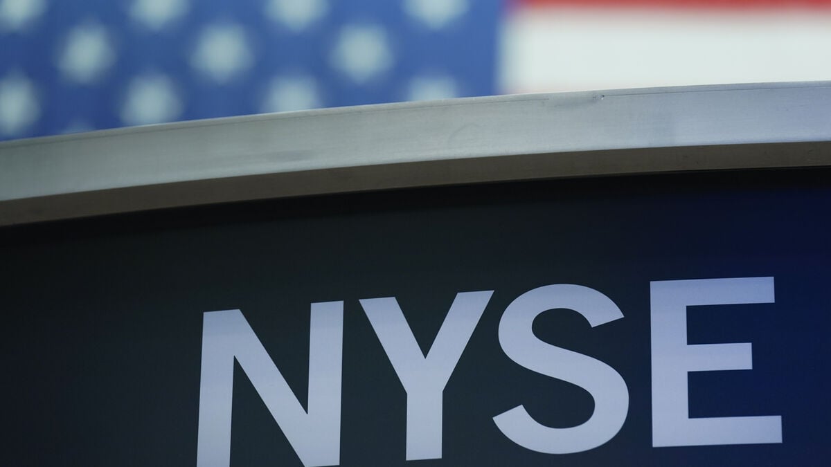 Wall Street Falls as Tesla and Alphabet Shares Tumble After Earnings Reports