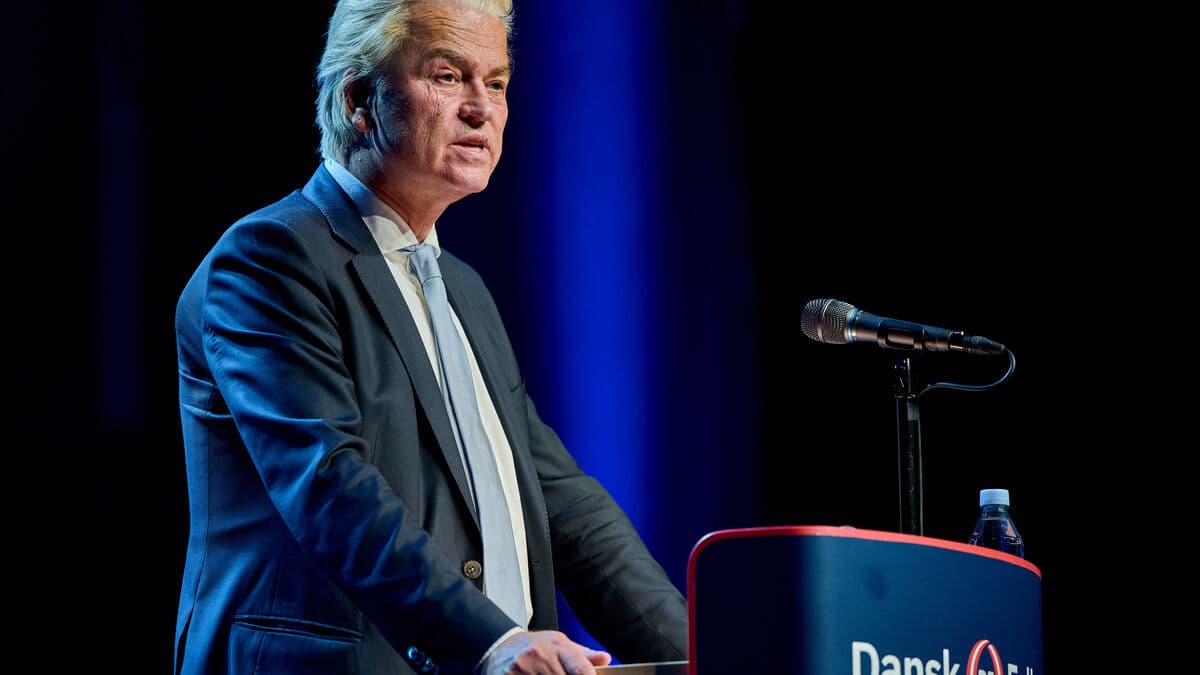 Dutch Far-Right Leader Geert Wilders Halts Campaign After Threats