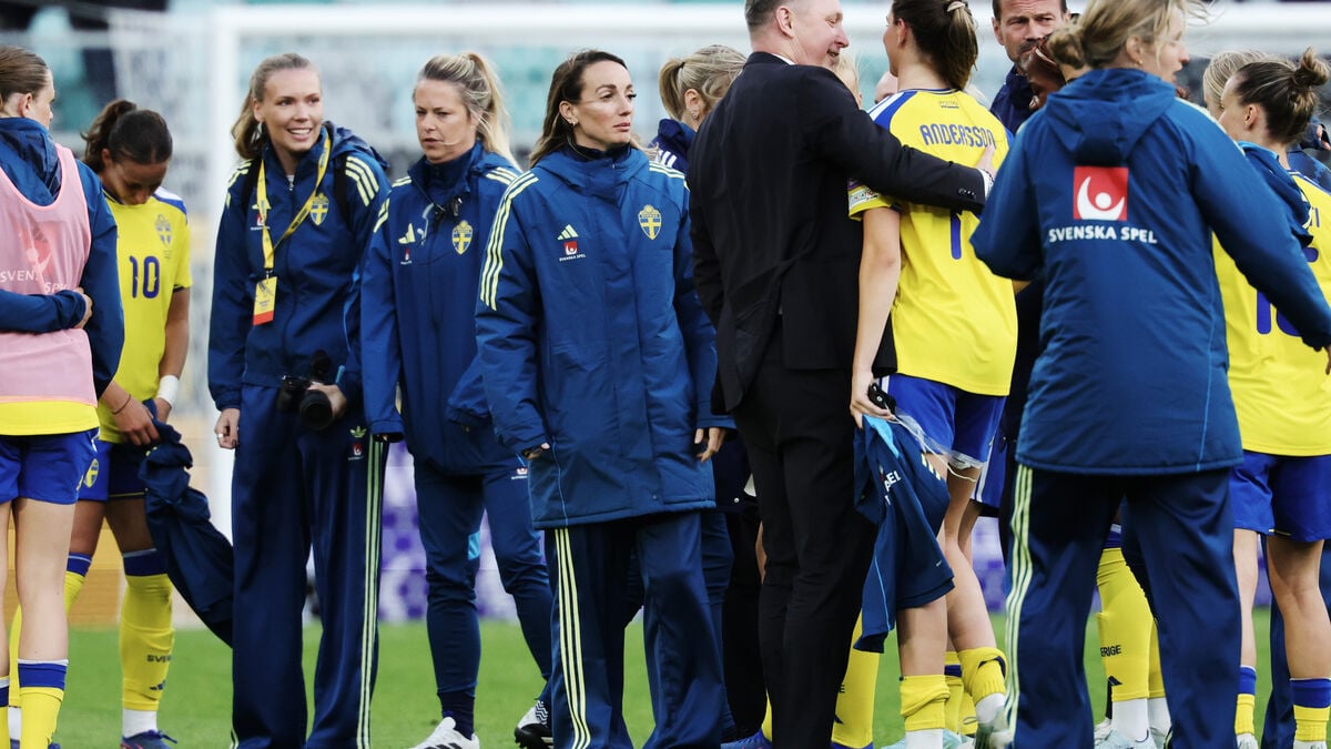 Kosovare Asllani Joins Sweden for Light Training Ahead of Lithuania Playoff
