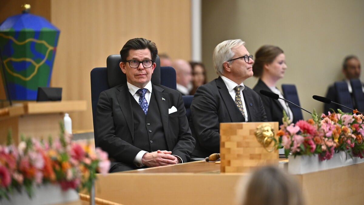 Speaker delays government talks as parties remain deadlocked after election
