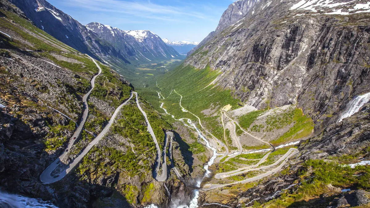 Record-breaking opening for world-famous Norwegian road Trollstigen