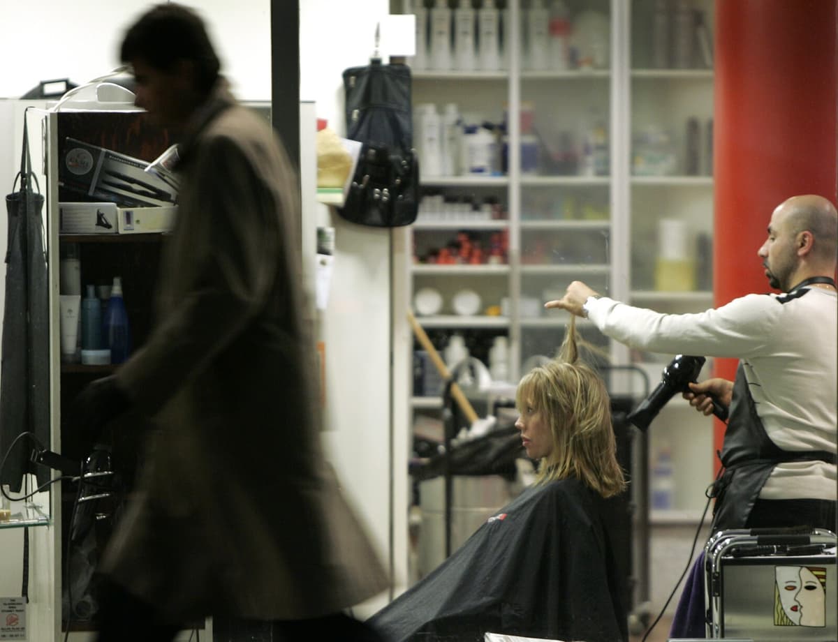 Swedish Service Sector Faces Significant Slowdown in July