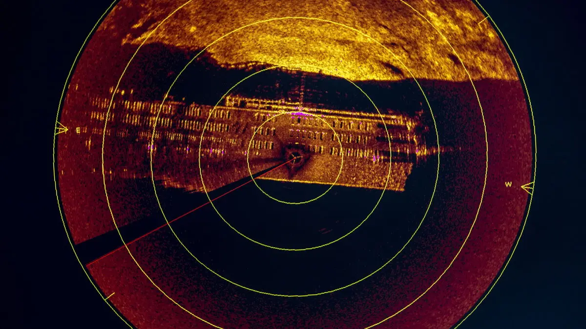 Report: Holes in Estonia appeared