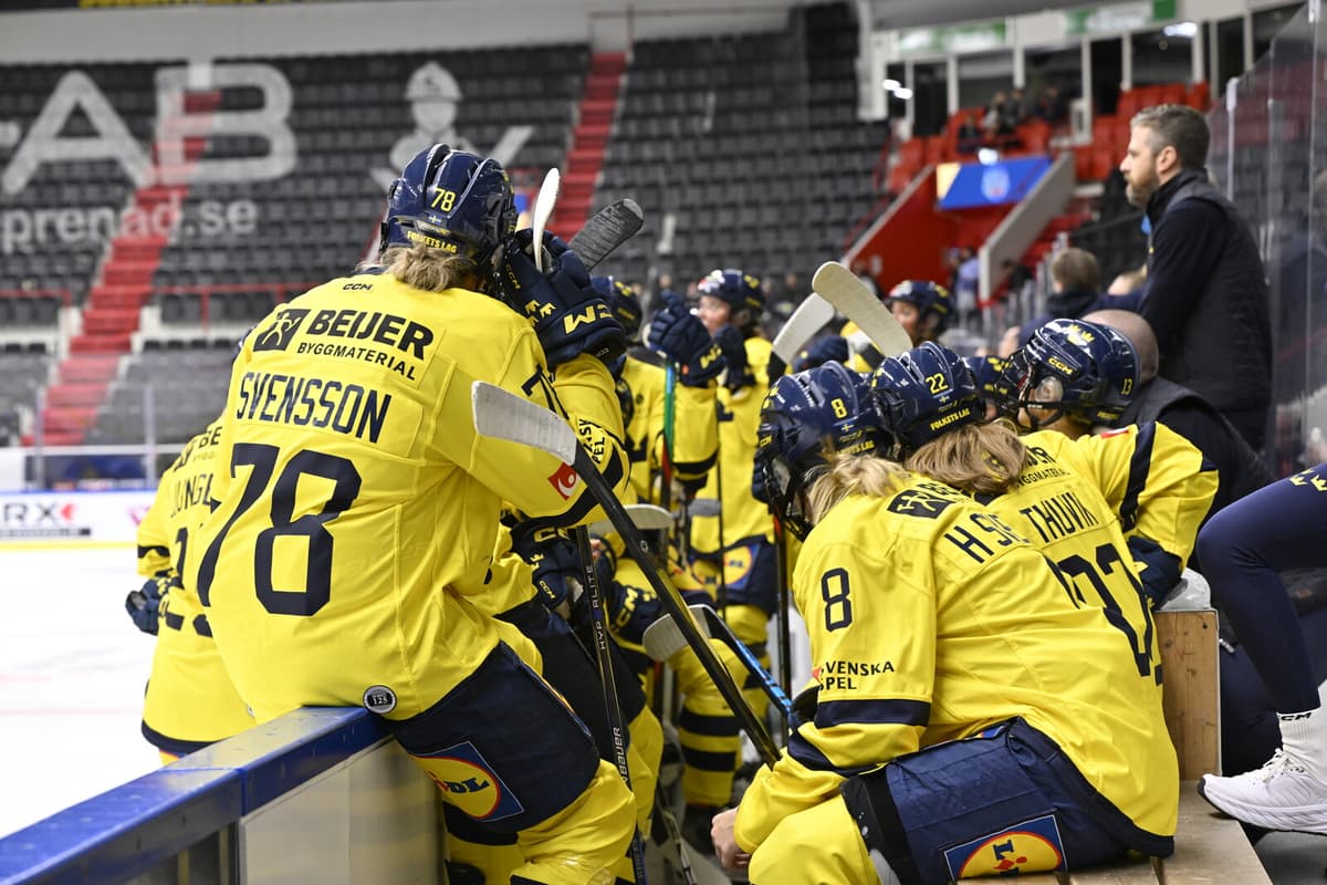 Sweden's Three Crowns Fall 0-4 to Switzerland in Euro Hockey Tour Opener