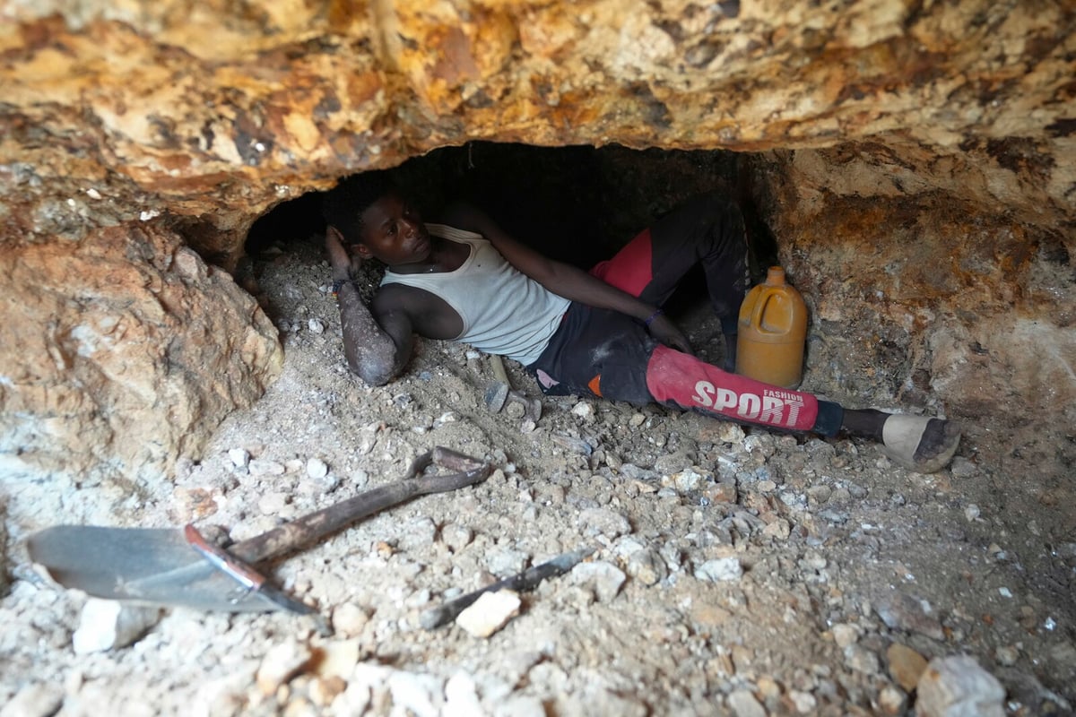 18 Dead, Many Missing After Illegal Mine Accident in Nigeria