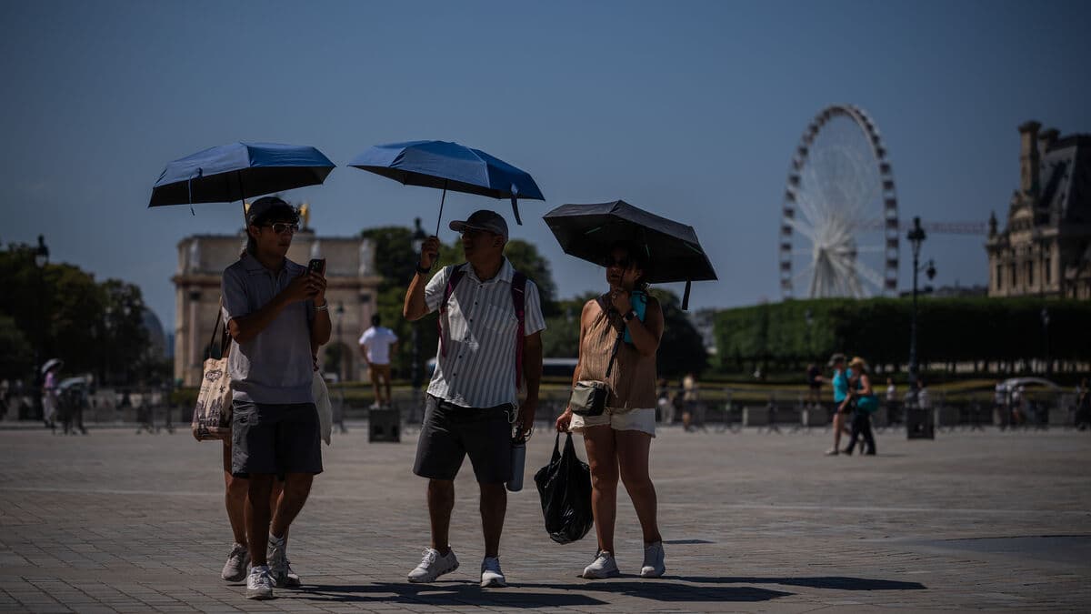 France heatwave leaves around 1,000 more dead than normal, health authority says