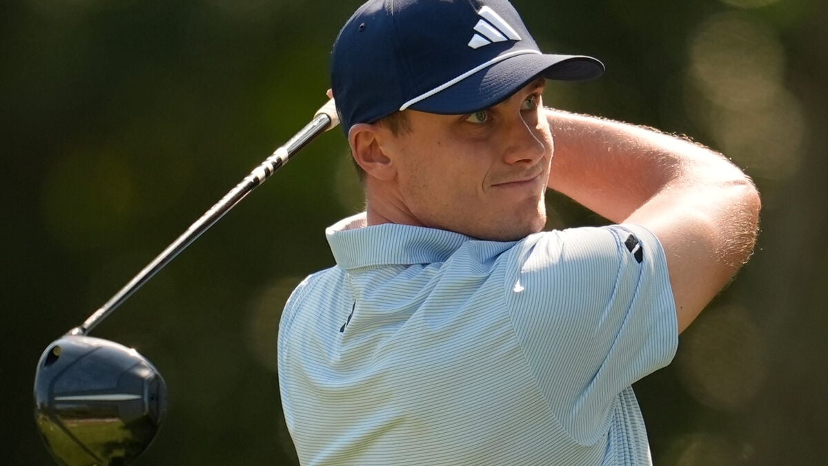 Ludvig Åberg two strokes off the lead with new putter