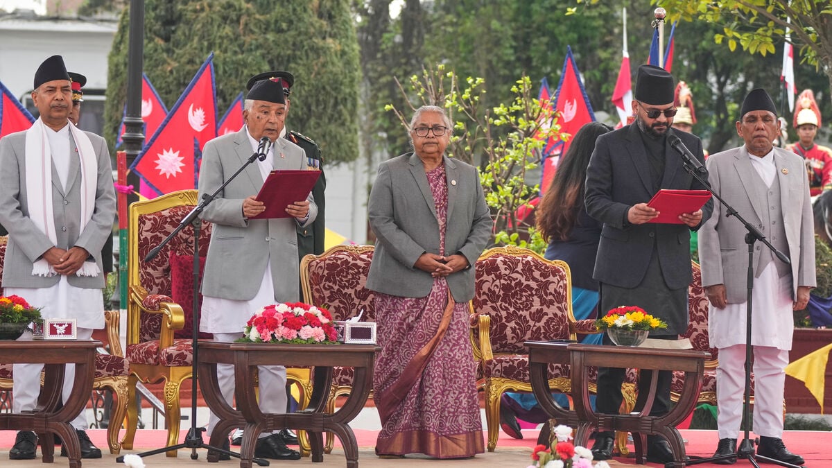 Nepal: Former rapper sworn in as prime minister
