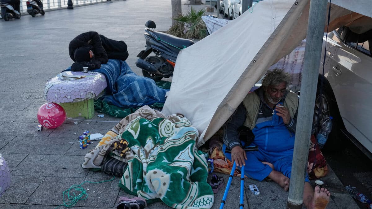 Hundreds of thousands displaced in Lebanon - over 200 dead