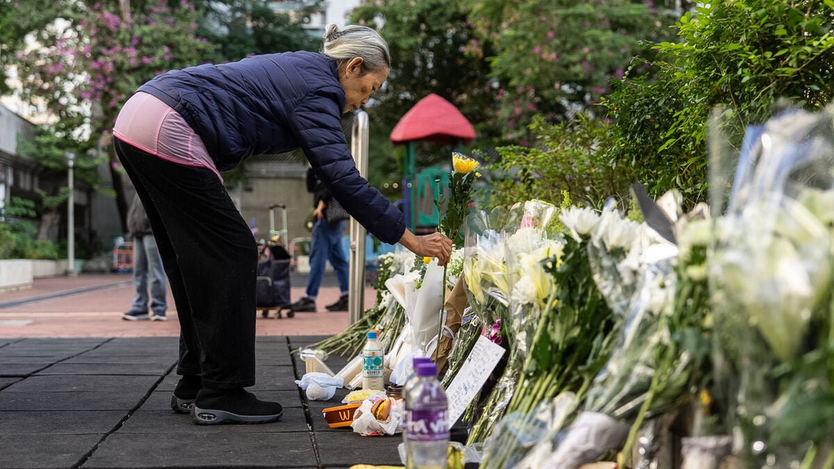 Hong Kong begins mourning period after fire disaster