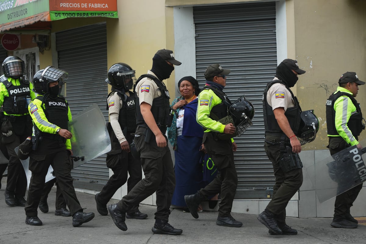 Seventeen Killed in Ecuador Prison Gang Violence