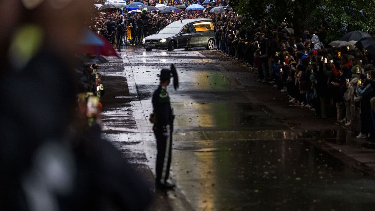 The day after King Harald's death, Norway marks what would have been his wedding anniversary